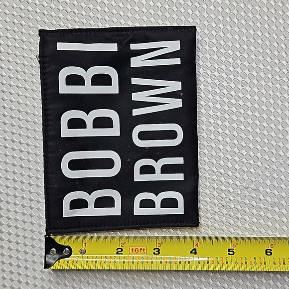 BOBBI BROWN SMALL MAKE-UP CASE IN BLACK - Picture 7 of 8